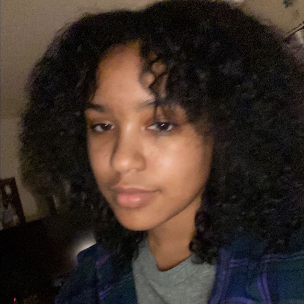 Meet your Posher, Halia